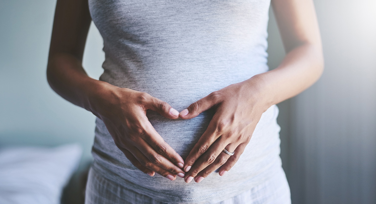 Banner-pregnant-woman-hands-on-belly