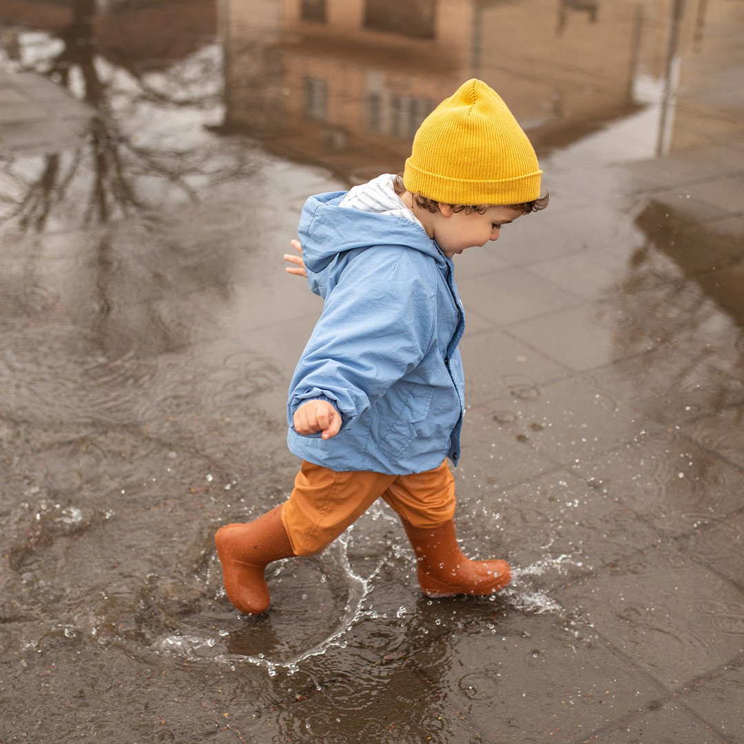 Banner kid in rain